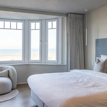 Unieke Catherine Met Frontaal Zeezicht, Parking Sauna En Strandcabine * De Panne